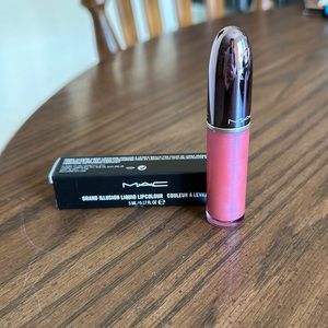 Mac Grand Illusion Liquid Lipcolour